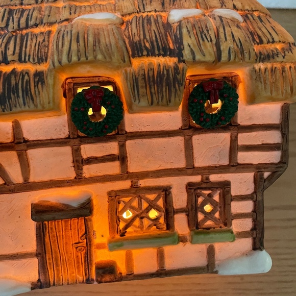 Department 56 Thatched Roof Cottage 6518-8 Christmas Dickens Village Series 1985 - Picture 6 of 12